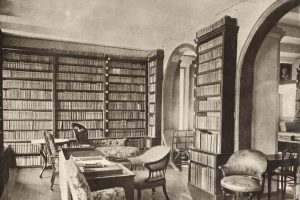 Зал библиотеки Монрепо. Фото 1912 года.